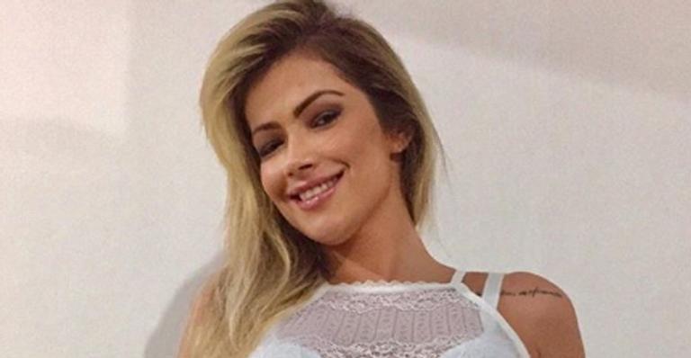 Ex-BBB Fani Pacheco exibe barriga sarada após perder 25 kg