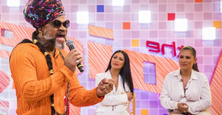 Carlinhos Brown dá resposta ”atravessada” para Simone e Simaria no ‘The Voice Kids’