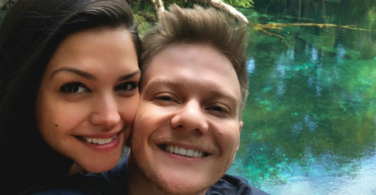 De férias em Miami, Michel Teló e Thais Fersoza mostram filhos em foto encantadora