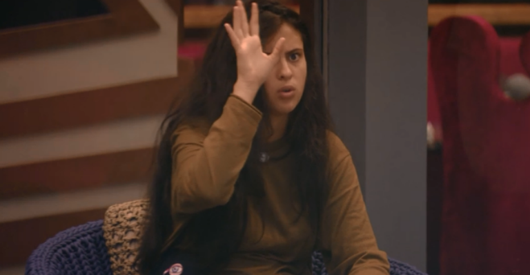 Emparedada, Hana avalia voto de Carolina e dispara: ”Não fala comigo”