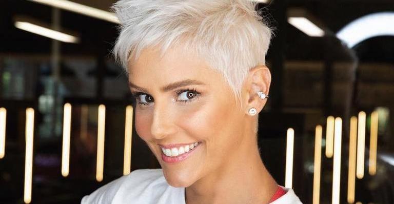 Deborah Secco faz mudança de visual com cabeleireira exclusiva