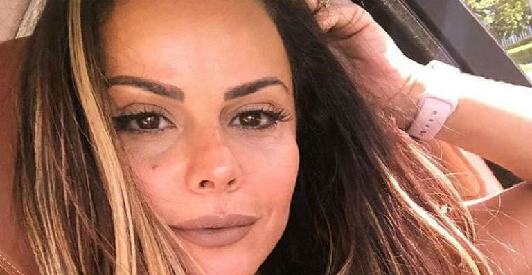 Viviane Araújo esbanja ousadia e surge sem calcinha em clique de Carnaval