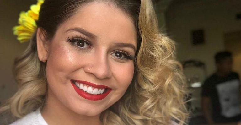 Marília Mendonça aparece com ”chifres” e vira piada na internet