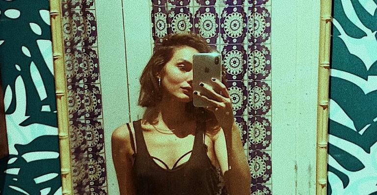 Marina Moschen posta foto beijando ator global, mas nega possível relacionamento