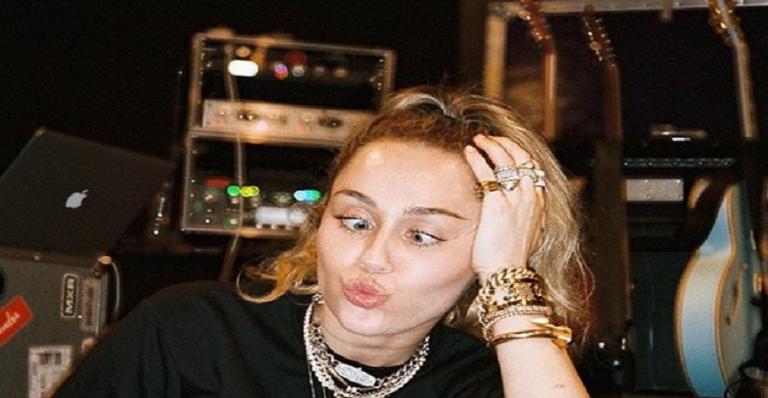 Miley Cyrus divulga nova parceria musical e web vai ao delírio com a dupla