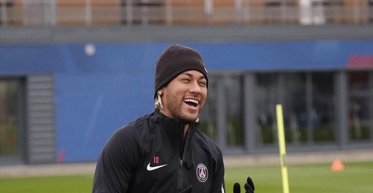 Neymar rebate críticas pesadas feitas por apresentador de TV sobre excesso de festas