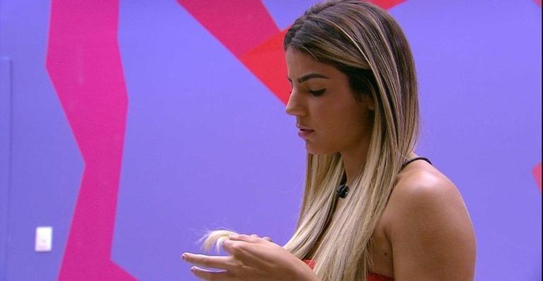 Hariany acusa Diego de ser falso com ela: ”Não vê verdade em mim e fica lá me abraçando”