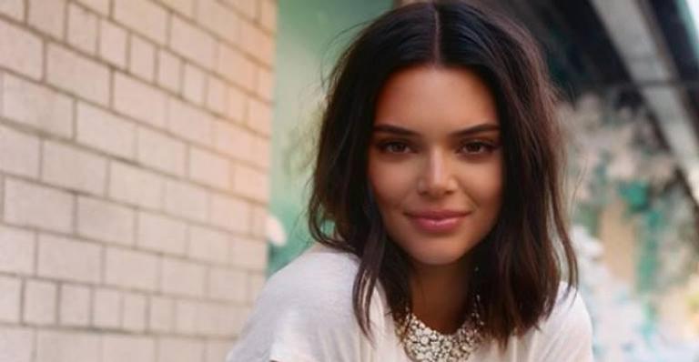 Kendall Jenner estreia visual novo e é confundida com sua mãe