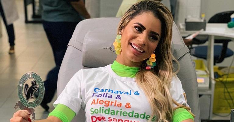Cantora Lexa doa sangue e cita caso da sua mãe: ”Doar é vida!”