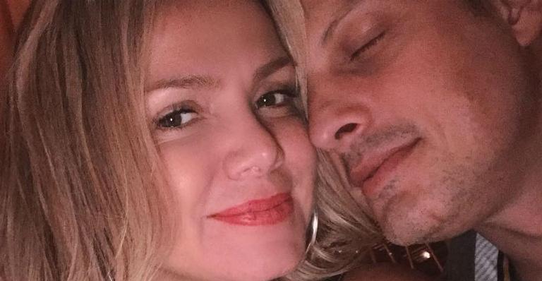 Sempre discreta, Eliana surpreende ao aparecer aos beijos com o noivo