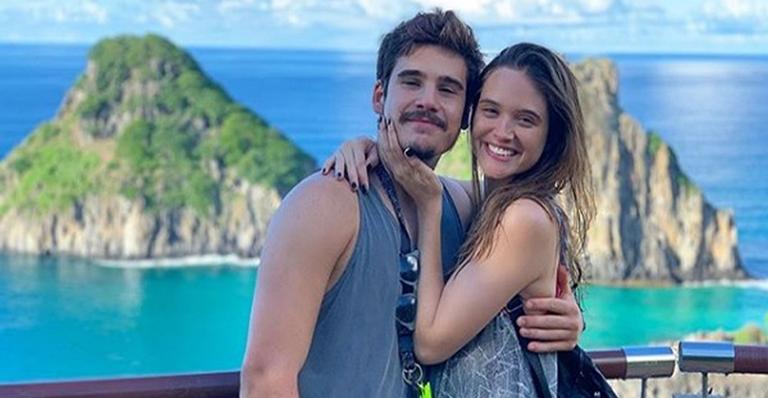 De férias em Noronha, Nicolas Prattes e Juliana Paiva chamam atenção em foto divertida