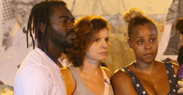 Débora Bloch ajuda na arrecadação de mantimentos para o Vidigal