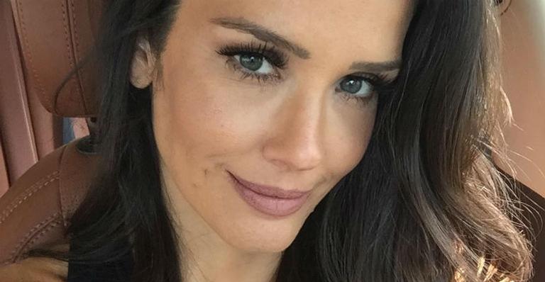 Ex-BBB Talula exibe barriga trincada aos seis meses de gravidez