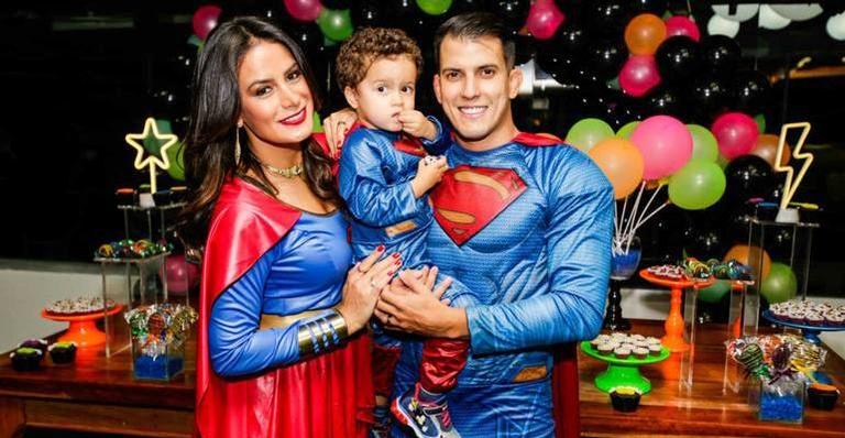 Ex-participante da ‘Fazenda 10’ comemora aniversário com festa à fantasia em estádio de futebol