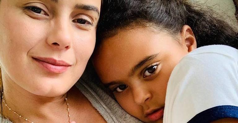 Luciele Di Camargo posta foto com a filha e é questionada sobre maternidade: ”Tem que fazer DNA”