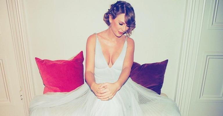 Flagrada! Taylor Swift não vai ao Grammy e é vista em outro evento importante