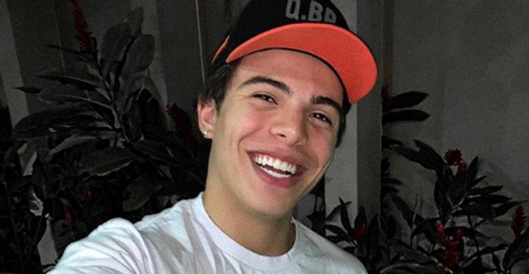 Thomaz Costa, ex de Larissa Manoela, se converte e revela que sexo só após casamento