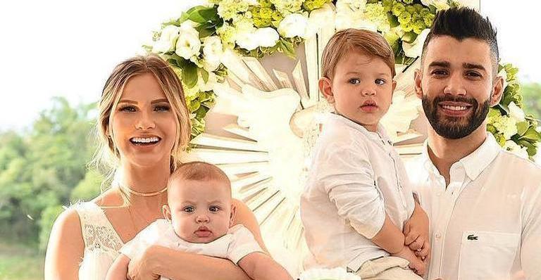 Andressa Suita flagra momento extremamente carinhoso entre filhos: ”Meu coração transborda”