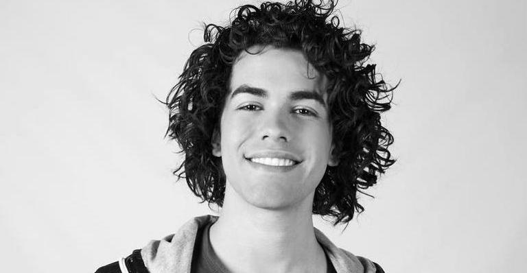 Campeão do ‘The Voice Brasil’, Sam Alves, surpreende fãs ao postar primeira foto com o namorado