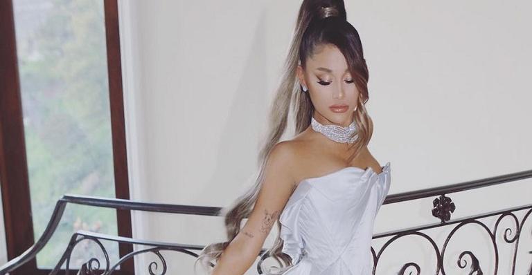 Ariana Grande revela cabelo natural e surpreende todo mundo