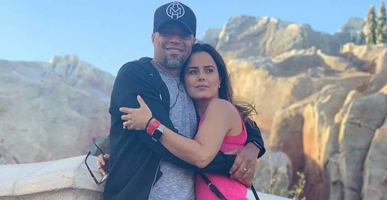 Luciele Di Camargo posta foto do marido segurando parte íntima: ”Tem medo que eu passe a faca”