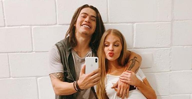 Luísa Sonza posa com Whindersson Nunes e revela participação no programa ‘Os Roni’
