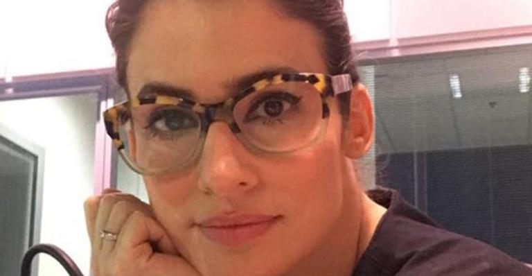 Renata Vasconcellos confunde fãs ao posar ao lado da irmã gêmea