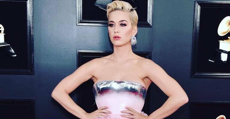 Katy Perry é acusada de racismo devido a linha de sapatos
