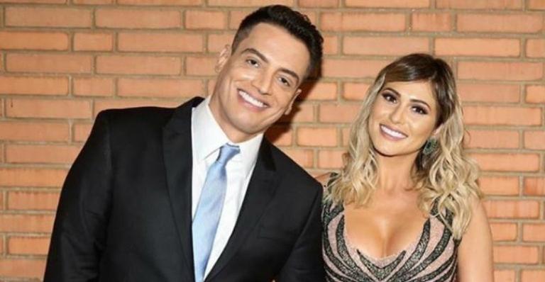 Lívia Andrade reclama de Leo Dias divulgar sua mansão na web: ”Parece criança”