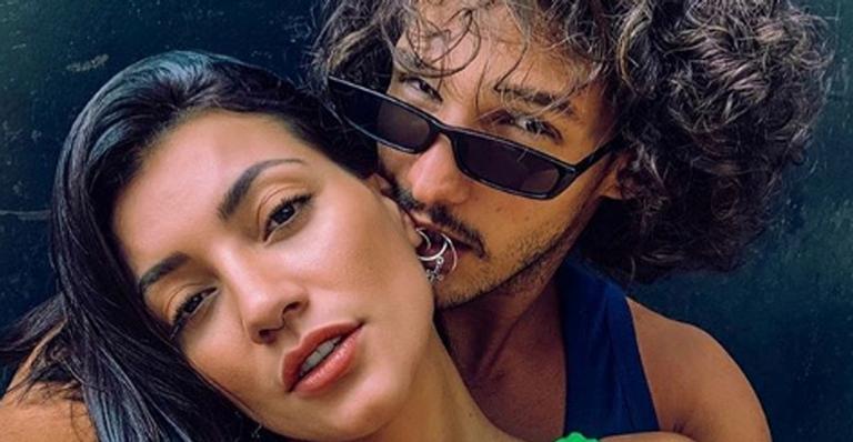 Ex-Fazenda Gabi Prado posa sensual e se declara para João Zoli: ”Na minha cama”