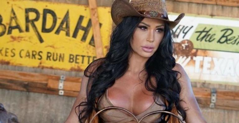 Gracyanne Barbosa rebate fã que a chamou de ”perfeita”: ”Não sou não!”