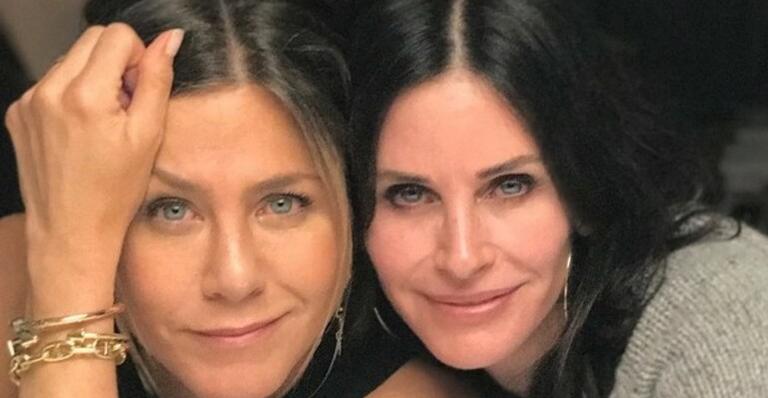 Avião de Jennifer Aniston e Courtney Cox faz pouso de emergência nos EUA após perder roda