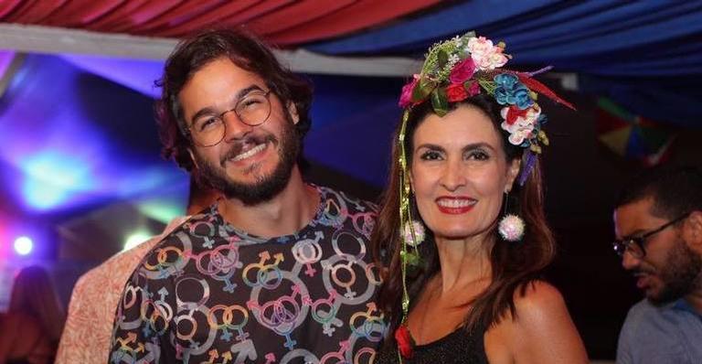 Fátima Bernardes e Túlio Gadêlha se disfarçam para curtir Carnaval: ”Tapeamos vocês!”