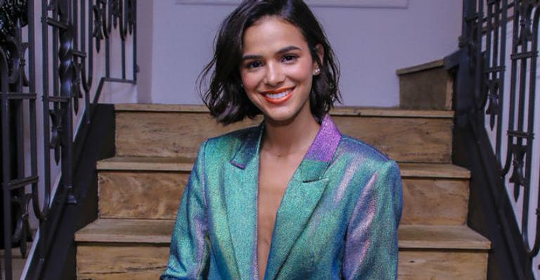 Bruna Marquezine mostra a barriguinha em campanha de grife internacional