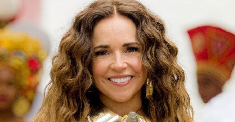 Daniela Mercury comemora a chegada do Carnaval e alfineta: ”Vai de rosa ou de azul?”