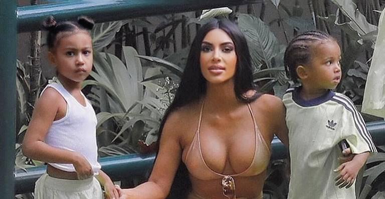 Kim Kardashian se pronuncia sobre ‘namoro’ da filha de 5 anos, que ganhou joias e chocolates