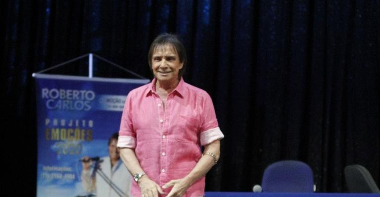 Roberto Carlos deixa indireta após polêmica: ”Me garanto como homem”