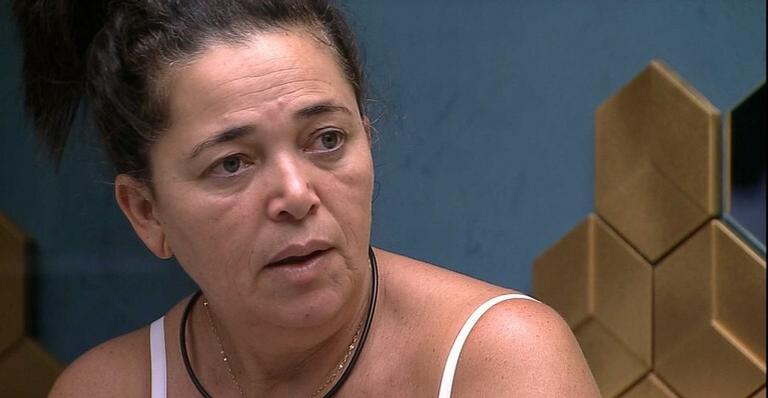 Tereza chama Rízia para conversar e esclarecer desentendimentos com a sister