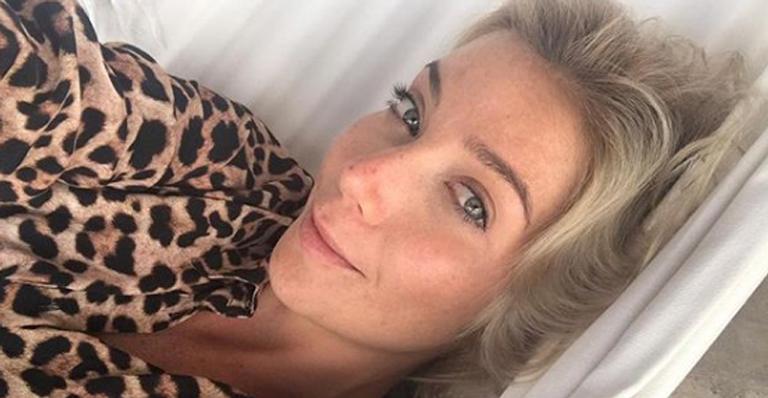 Na metade da gestação, Luiza Possi posa para foto e fãs estranham tamanho da barriga