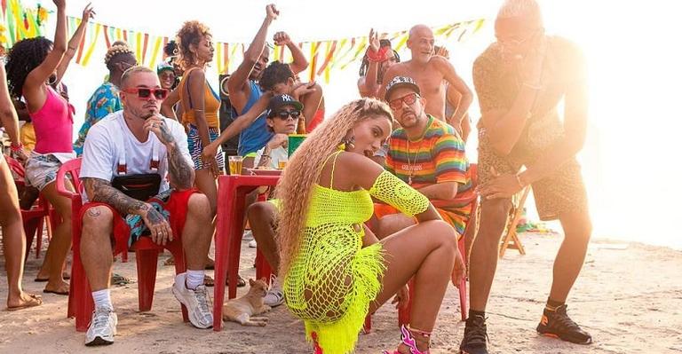 Anitta surpreende com fotos dos bastidores do novo clipe ‘Bola Rebola’: Veja os cliques!