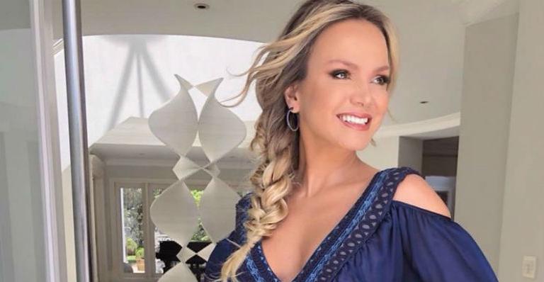 De biquíni, Eliana chama atenção na piscina ao lado da filha Manuela