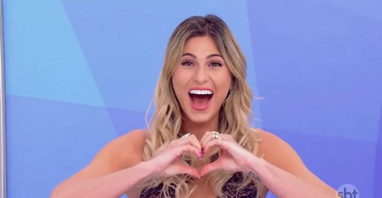 Lívia Andrade quase mostra marido secreto na web e dispara: ”Nunca fui santa”