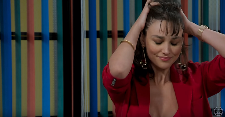 Personagem de Débora Nascimento volta com o marido depois de traição