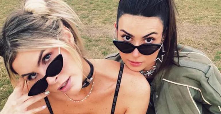 Thaila Ayala e Julia Faria fazem tatuagens iguais: ”Te amo”