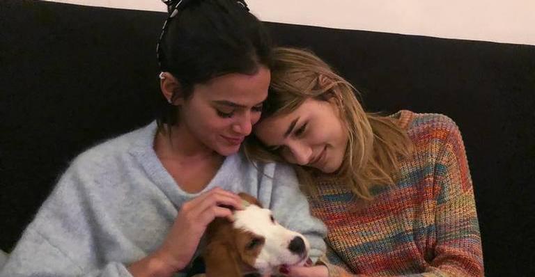 Bruna Marquezine relembra momento fofo com Sasha e Amêndoa: ”Bateu uma saudade”