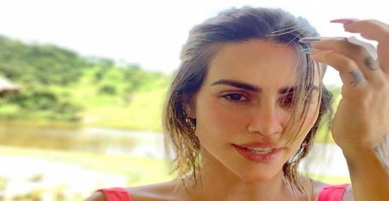 Cleo posta clique especial sem maquiagem e recebe elogios dos internautas