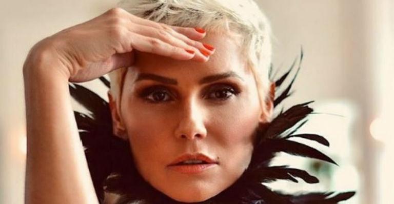 Deborah Secco e a filha Maria Flor chamam atenção com fantasias de Carnaval