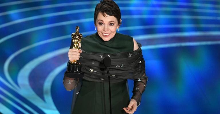 Olivia Colman surpreende como Melhor Atriz e brinca: ”Hilário! Ganhei um Oscar”