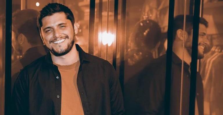Bruno Gissoni faz declaração de amor com suposta indireta sobre polêmicas: ”A vida é um espelho”