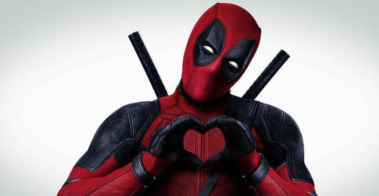 Ryan Reynolds está sorteando uma das espadas de ‘Deadpool 2’ para ajudar uma instituição de caridade